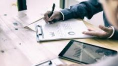 WHAT SHOULD STUDENTS BE LEARNING AND HOW SHOULD WE MEASURE IT